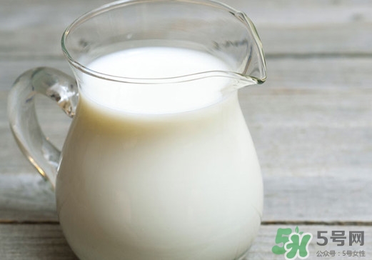做酸奶用鮮奶好還是純牛奶好？純牛奶和鮮牛奶的區(qū)別