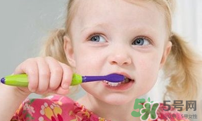 兒童電動(dòng)牙刷聲波的好還是旋轉(zhuǎn)的好？兒童電動(dòng)牙刷怎么選？