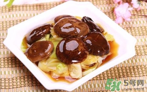 牛奶燉香菇可以治鼻炎嗎？牛奶燉香菇吃了有什么作用？