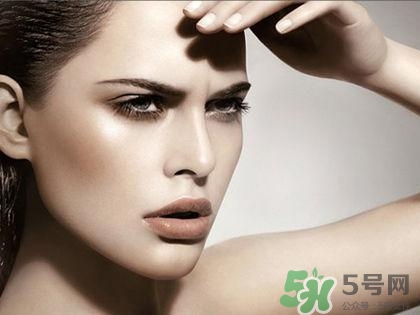 天然淡化淚溝的辦法 玻尿酸填充淚溝能保持多久？