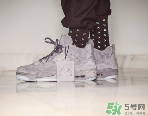 kaws與air jordan 4黑色版本親友限定款什么時(shí)候發(fā)售？
