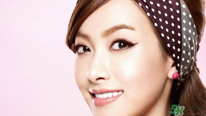 天然淡化淚溝的辦法 玻尿酸填充淚溝能保持多久？