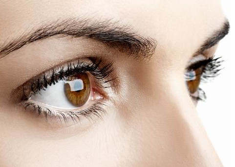 隱形眼鏡怎么摘？戴隱形眼鏡的好處和壞處