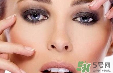 隱形眼鏡一天能戴多久？隱形眼鏡多久更換一次？