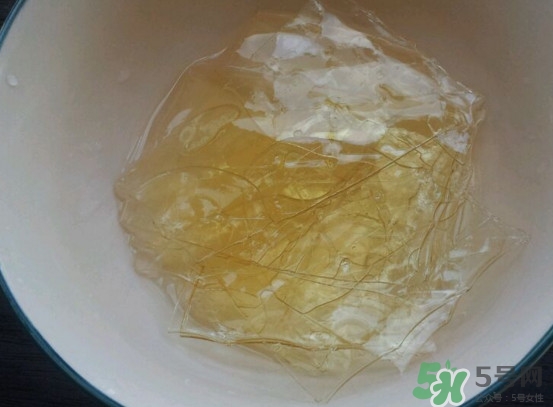 吉利丁片用冷水泡多久？吉利丁片做果凍的比例