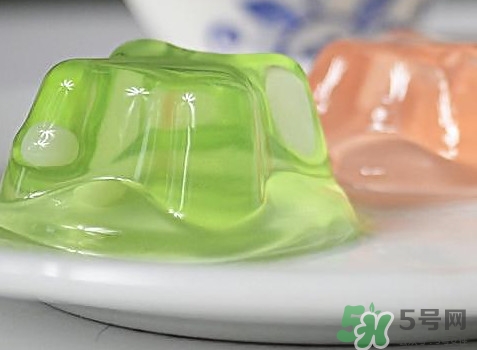 吉利丁片怎么做果凍？吉利丁片怎么做慕斯蛋糕