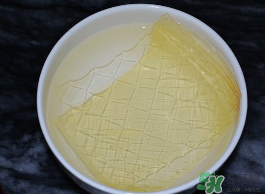 吉利丁片是什么？吉利丁片怎么做布??？