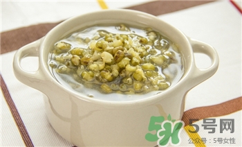 綠豆湯里可以加堿嗎?綠豆湯里加堿的危害