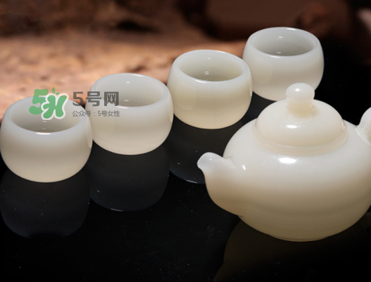 三伏天可以喝白酒嗎？三伏天喝白酒好還是啤酒？