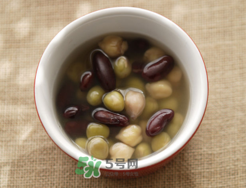 三伏天可以喝綠豆湯嗎？三伏天是喝綠豆湯還是喝生姜水？