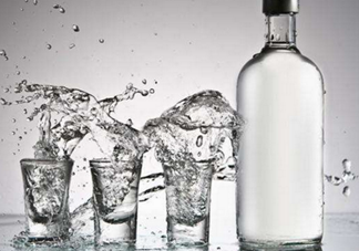 白酒加可樂(lè)是春藥？白酒加可樂(lè)喝了會(huì)怎樣？