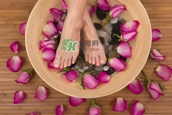 三伏天泡腳可以驅(qū)寒嗎？用什么泡腳可以驅(qū)寒？