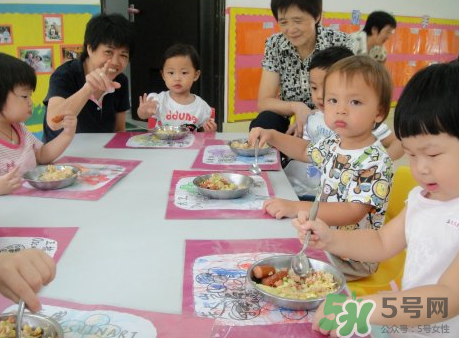 寶寶不去幼兒園可以嗎？寶寶可以不上幼兒園嗎？