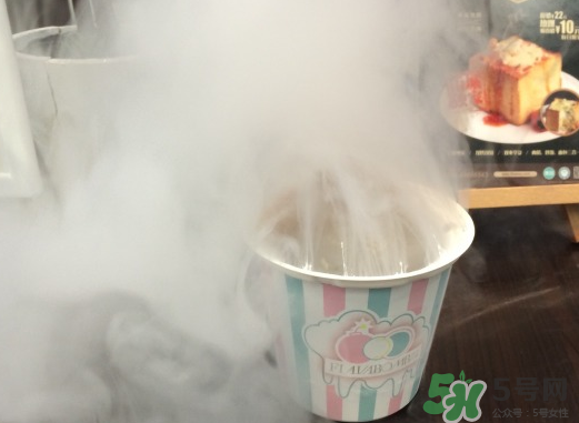 冰淇淋為什么會冒煙？會冒煙的冰激凌怎么做？