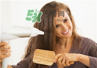 吹風機吹頭發(fā)的危害 吹風機正確使用方法