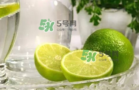 青檸檬泡完水皮怎么變顏色了？青檸檬怎么腌制好