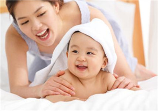 低齡寶寶家庭親子游戲介紹 適合低齡寶寶的親子游戲有哪些？