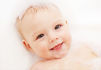 十滴水可以給寶寶洗澡嗎？十滴水給嬰兒洗澡用量