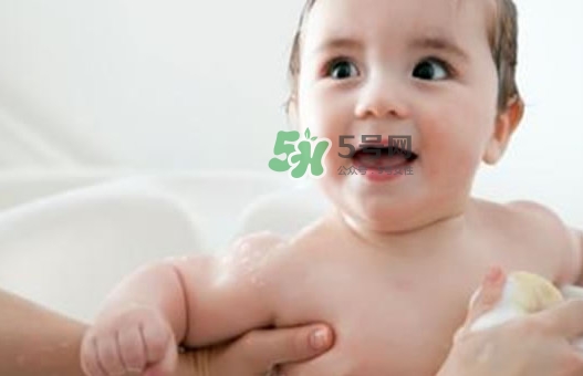 十滴水可以給寶寶洗澡嗎？十滴水給嬰兒洗澡用量