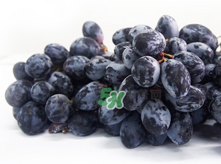 黑提吃多了會(huì)有害嗎？黑提葡萄都有什么作用