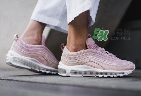 nike air max 97粉色蛇皮怎么樣_上腳效果好看嗎？