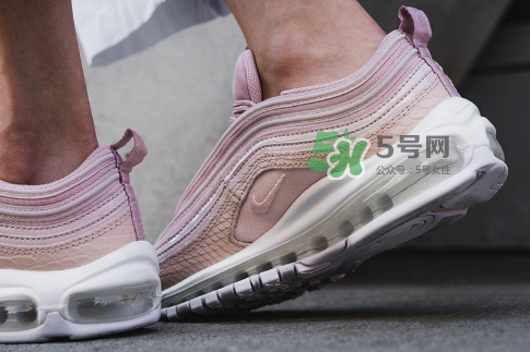 nike air max 97粉色蛇皮怎么樣_上腳效果好看嗎？