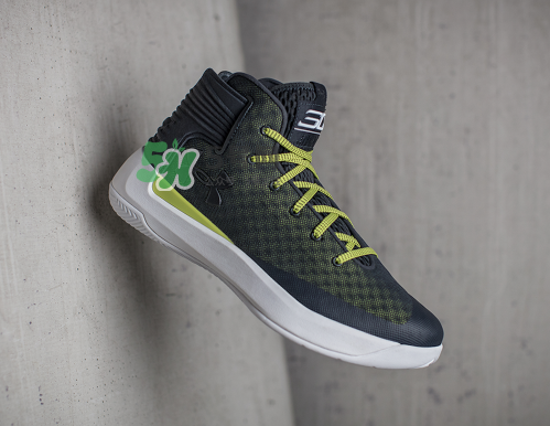 ua2017庫里亞洲行curry 3zero特別版配色多少錢？