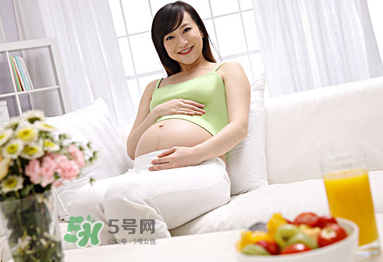 孕婦腳腫了是缺什么？孕婦腳腫了需要補(bǔ)充什么營(yíng)養(yǎng)嗎？