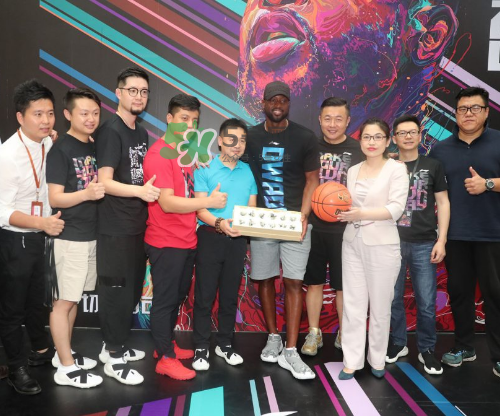 2017韋德中國行沈陽站上腳穿的球鞋是什么型號(hào)？