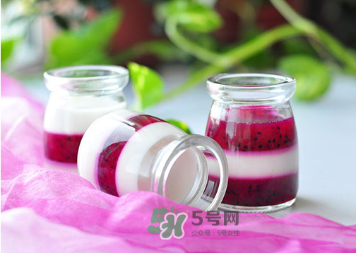 紅心火龍果能和酸奶一起吃嗎？紅心火龍果和酸奶榨汁好嗎？