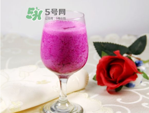 紅心火龍果能和酸奶一起吃嗎？紅心火龍果和酸奶榨汁好嗎？