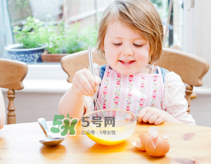 寶寶沒長(zhǎng)牙能吃蝦皮嗎？寶寶沒長(zhǎng)牙吃蝦皮好嗎？