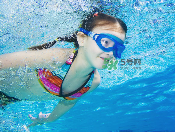 游泳為什么浮不起來(lái)？游泳浮不起來(lái)怎么辦？