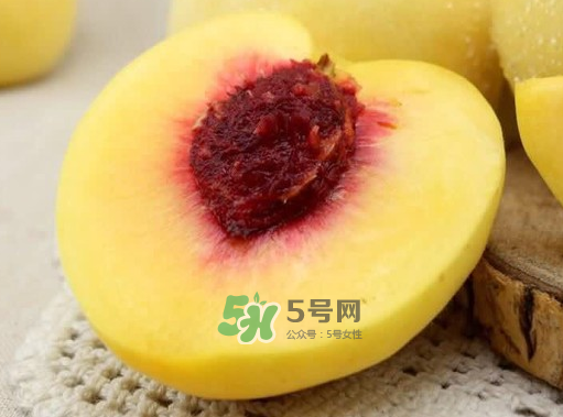 黃桃果肉是什么顏色？黃桃果肉為什么是紅的？