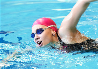 游泳為什么要戴泳帽？游泳戴泳帽的主要原因
