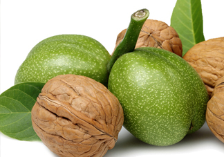 青皮核桃貴還是買去皮的貴？青皮核桃種植方法