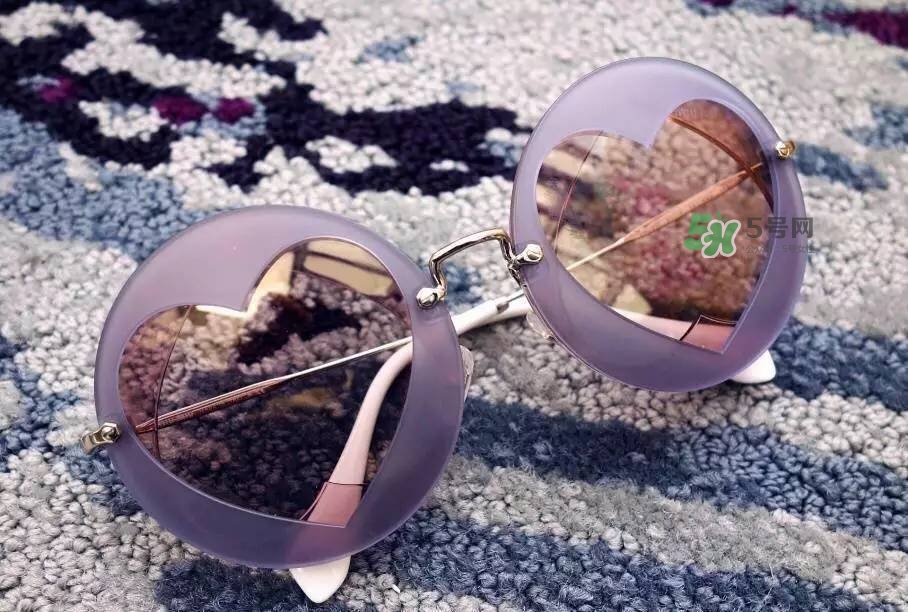 今年流行的彩色墨鏡款式 今年流行什么彩色墨鏡款式 今年流行的彩色墨鏡款式 今年流行什么彩色墨鏡款式