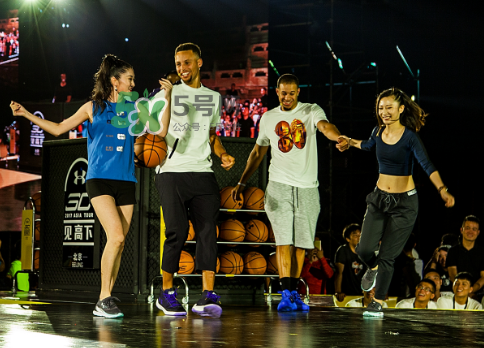 2017庫里亞洲行北京站上腳穿的球鞋是什么型號？