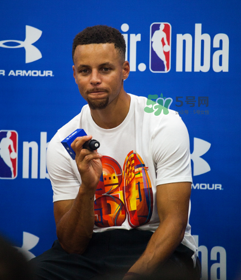 2017庫里亞洲行北京站上腳穿的球鞋是什么型號？