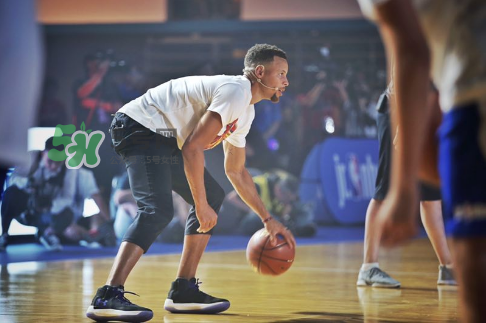 2017庫里亞洲行北京站上腳穿的球鞋是什么型號？