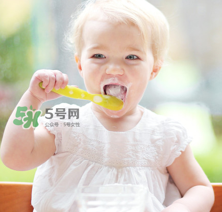 兒童多大可以吃鹽？?jī)和喳}的注意事項(xiàng)