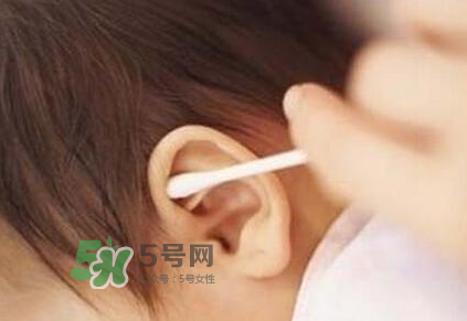 兒童耳屎成硬塊怎么辦？?jī)和撼捎矇K有危害嗎？