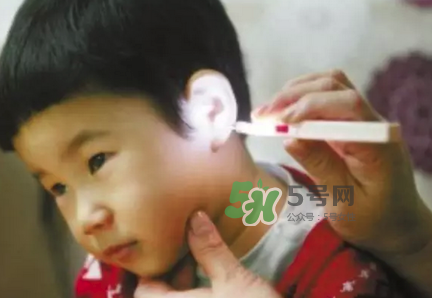 兒童耳屎成硬塊怎么辦？?jī)和撼捎矇K有危害嗎？