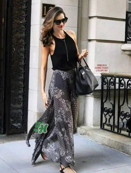 吊帶背心怎么搭配？吊帶背心怎么搭配圖片