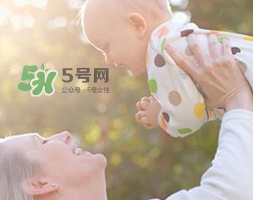 寶寶曬太陽對眼睛好嗎？寶寶曬太陽對眼睛的有影響嗎？