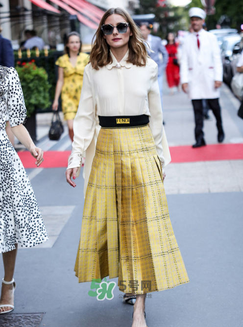 傘裙搭配什么上衣？傘裙怎么搭配好看？