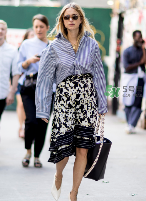 傘裙搭配什么上衣？傘裙怎么搭配好看？