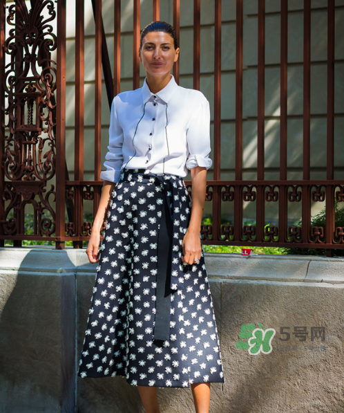 傘裙搭配什么上衣？傘裙怎么搭配好看？