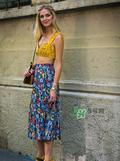 傘裙搭配什么上衣？傘裙怎么搭配好看？