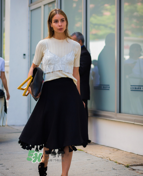 傘裙搭配什么上衣？傘裙怎么搭配好看？